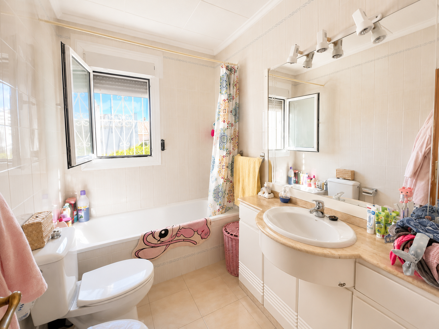 Espaciosa villa independiente de 5 dormitorios con piscina privada y gran jardín