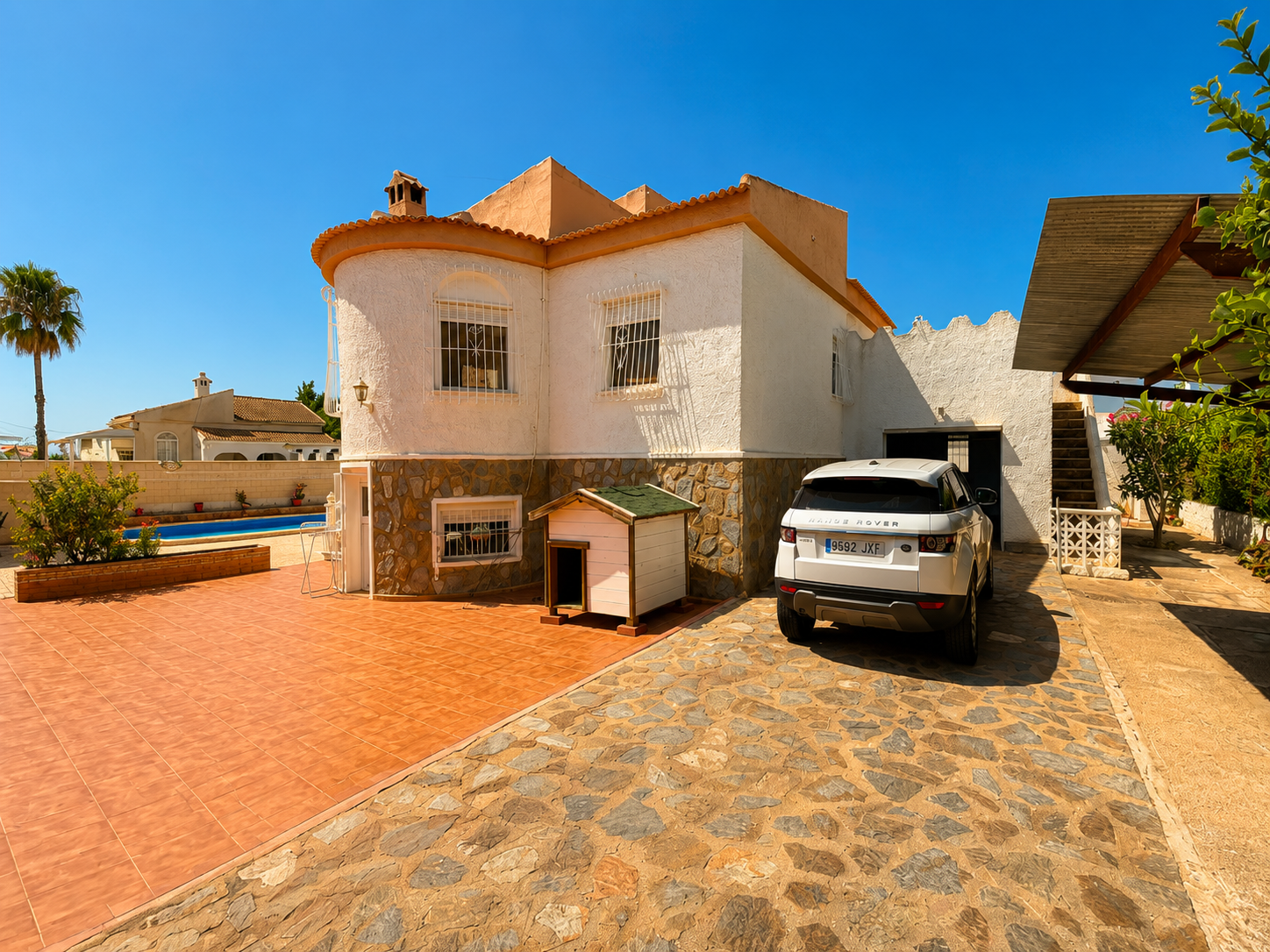 Espaciosa villa independiente de 5 dormitorios con piscina privada y gran jardín