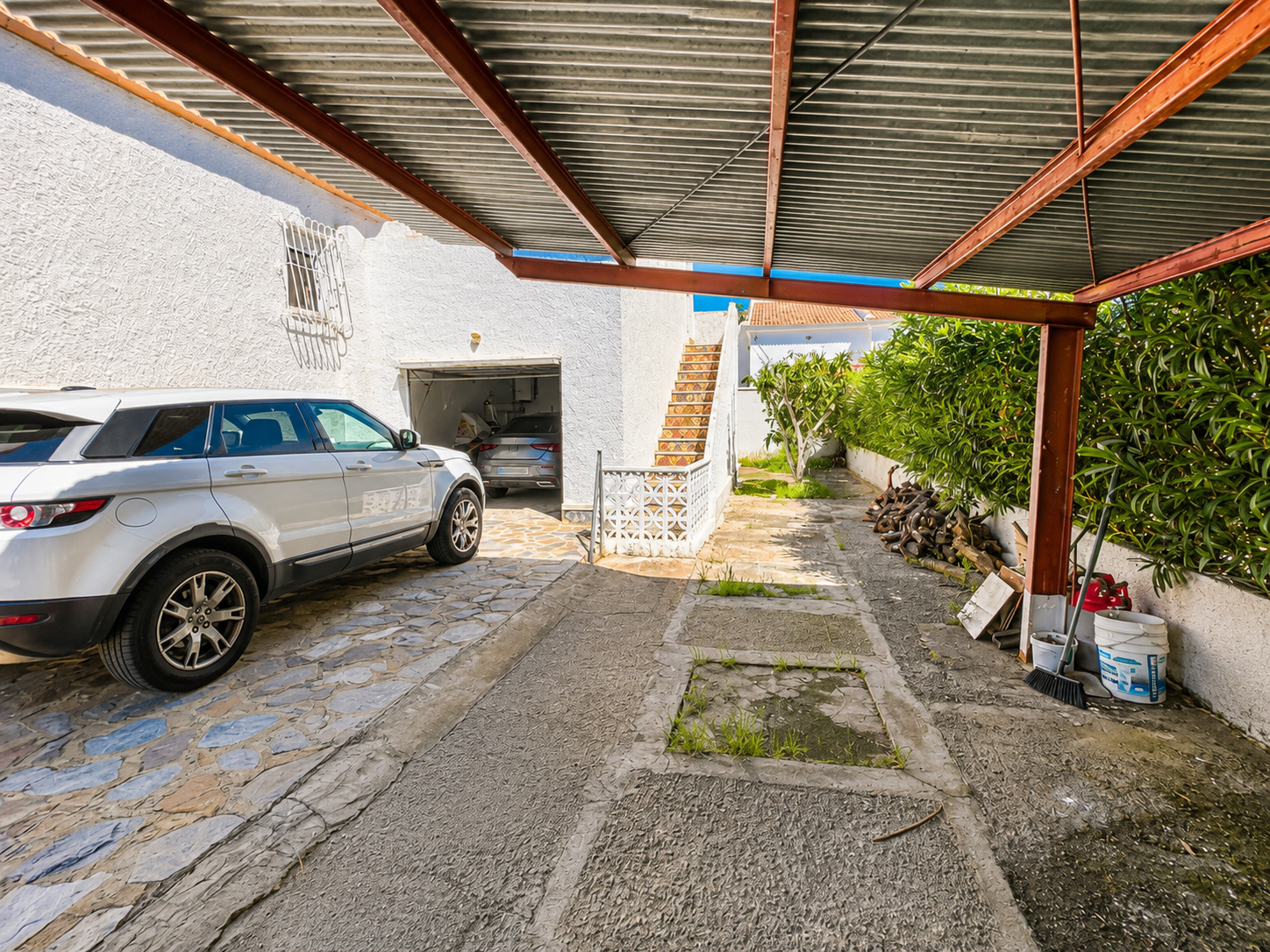 Espaciosa villa independiente de 5 dormitorios con piscina privada y gran jardín