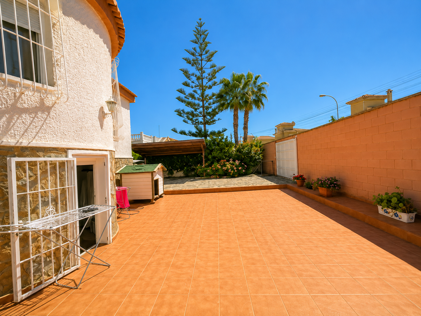 Espaciosa villa independiente de 5 dormitorios con piscina privada y gran jardín