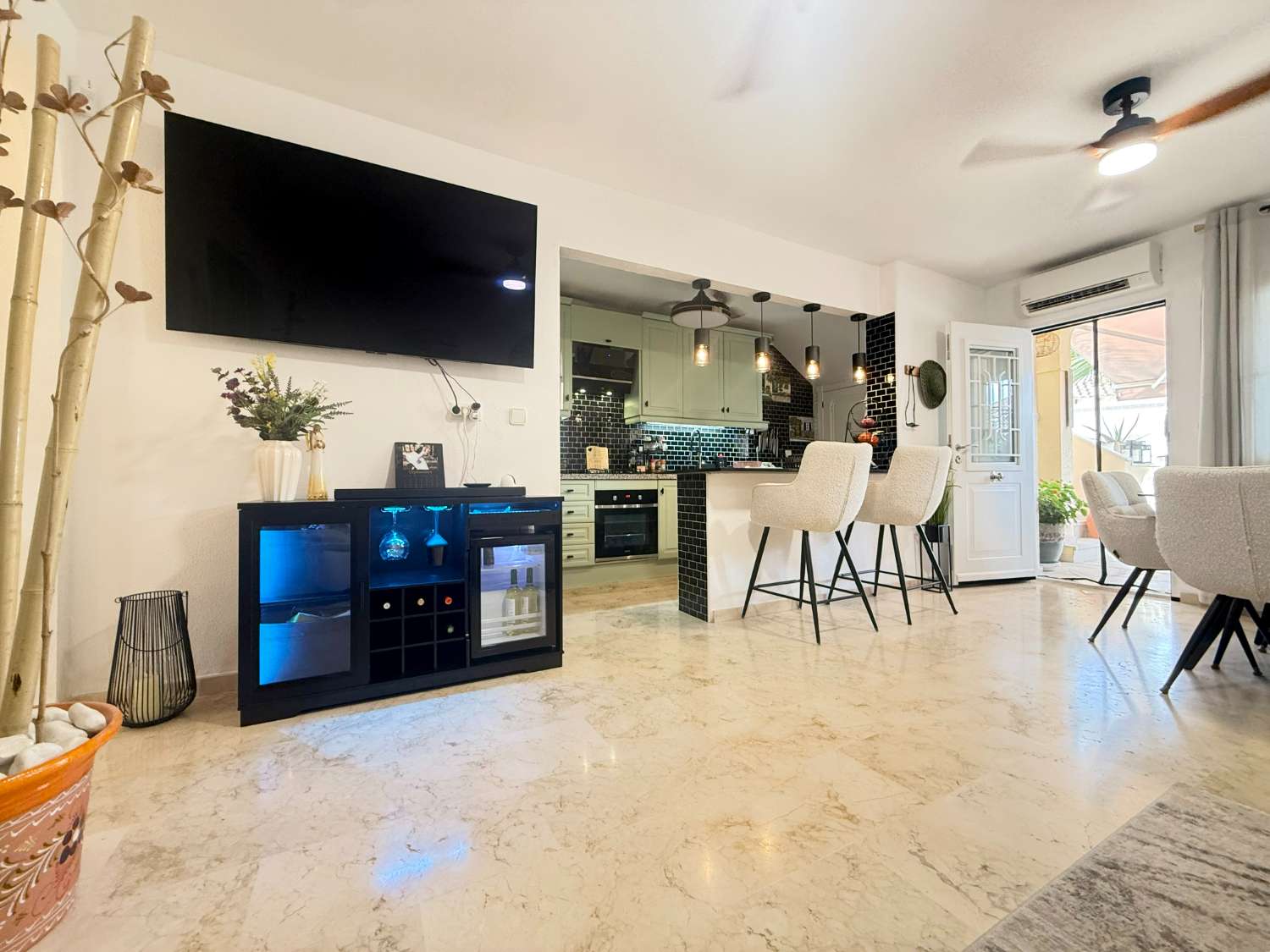 Impresionante casa adosada de 3 habitaciones con suite de invitados separada y sol todo el día