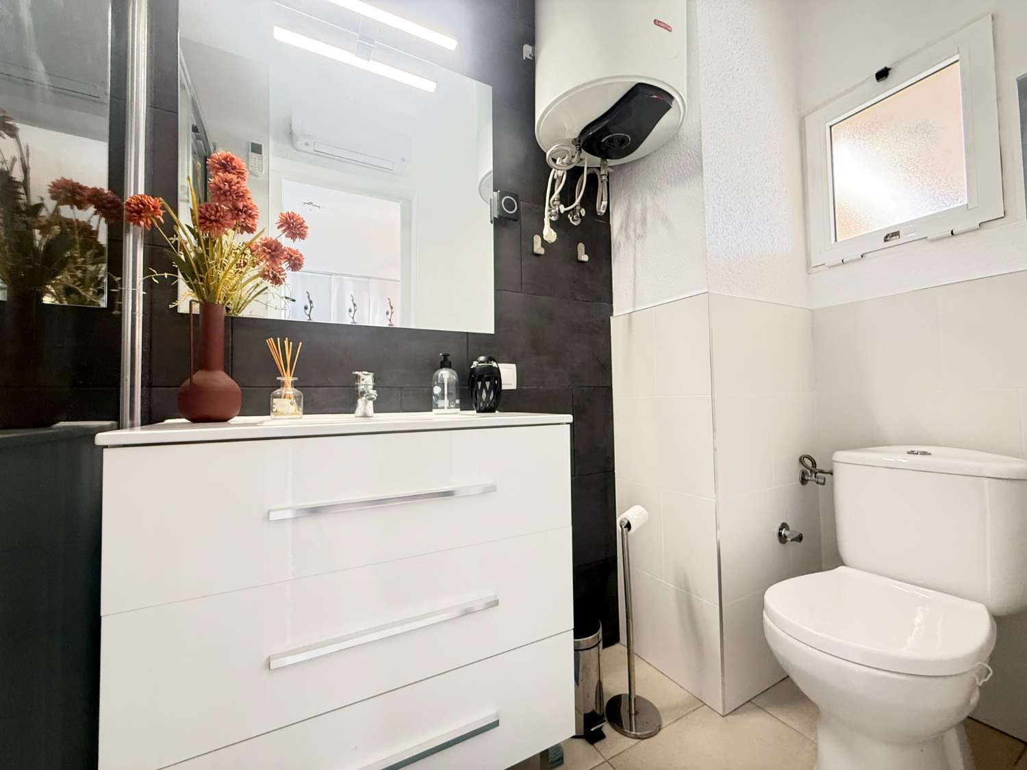 Impresionante casa adosada de 3 habitaciones con suite de invitados separada y sol todo el día