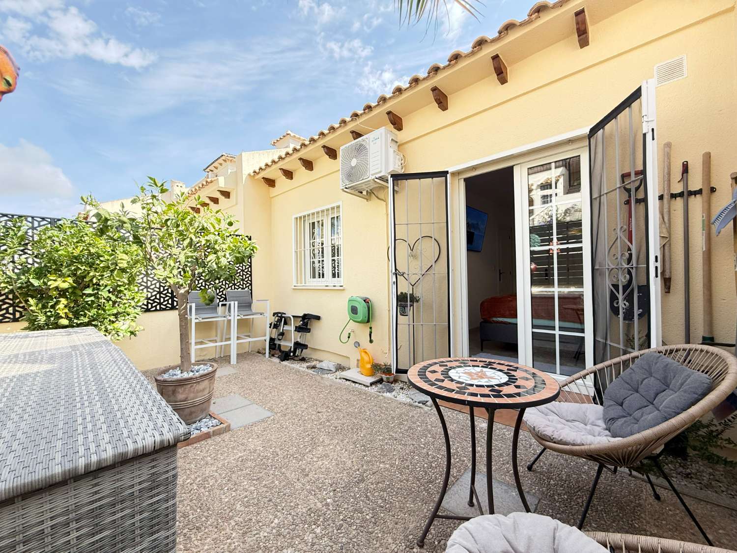 Impresionante casa adosada de 3 habitaciones con suite de invitados separada y sol todo el día