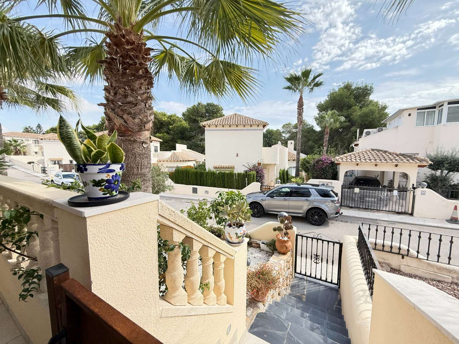 Impresionante casa adosada de 3 habitaciones con suite de invitados separada y sol todo el día