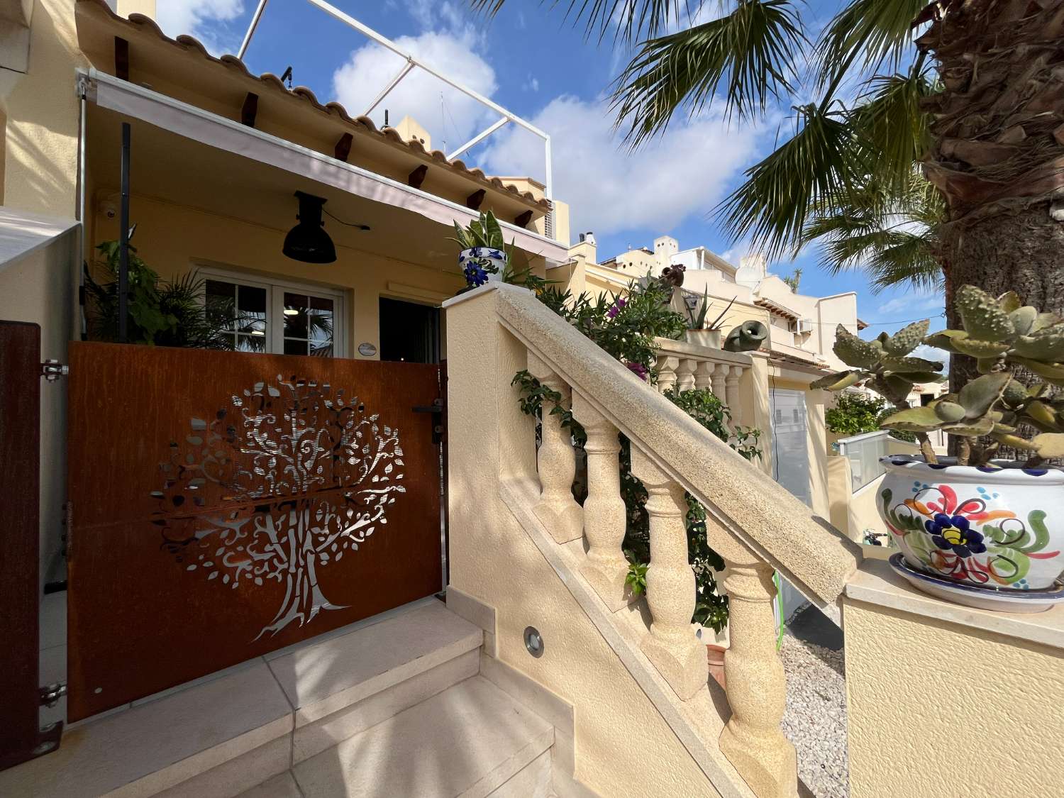 Impresionante casa adosada de 3 habitaciones con suite de invitados separada y sol todo el día