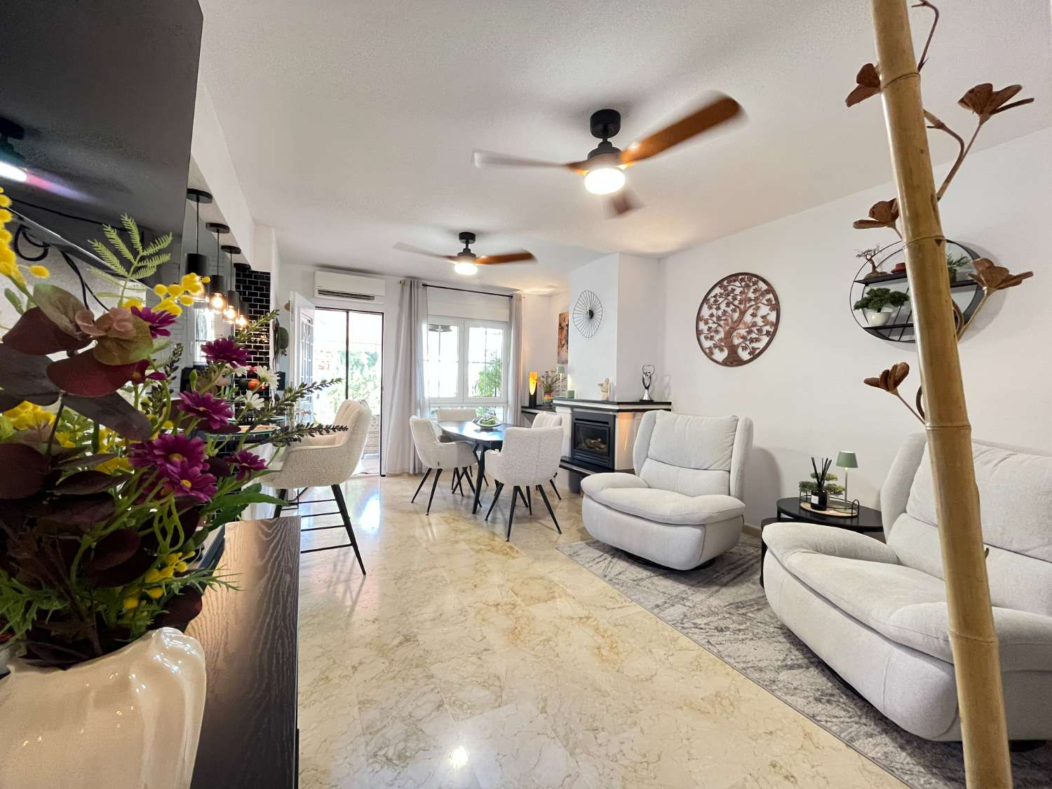 Impresionante casa adosada de 3 habitaciones con suite de invitados separada y sol todo el día