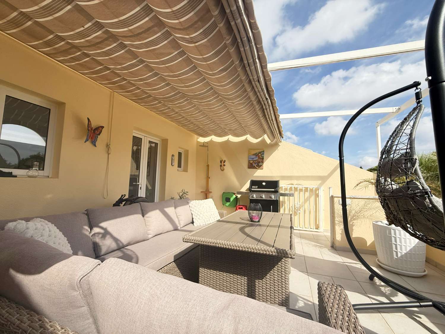 Impresionante casa adosada de 3 habitaciones con suite de invitados separada y sol todo el día