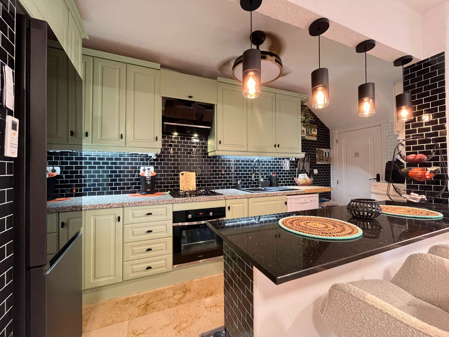 Impresionante casa adosada de 3 habitaciones con suite de invitados separada y sol todo el día