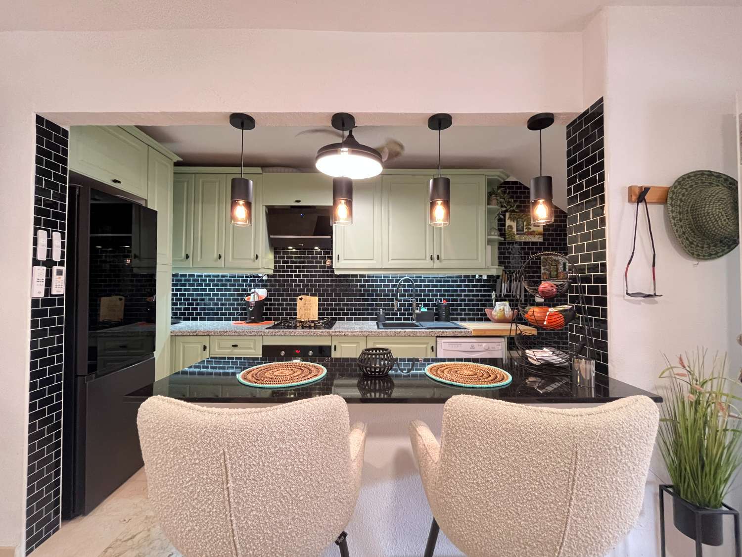 Impresionante casa adosada de 3 habitaciones con suite de invitados separada y sol todo el día