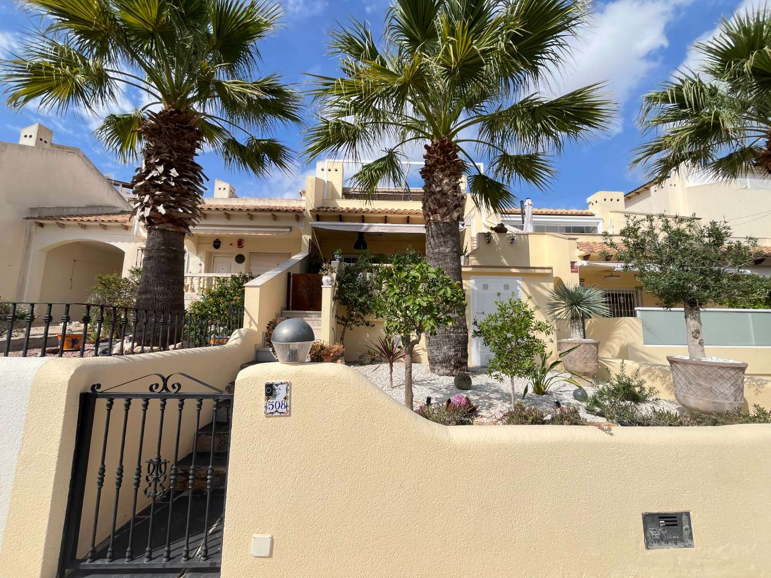 Impresionante casa adosada de 3 habitaciones con suite de invitados separada y sol todo el día
