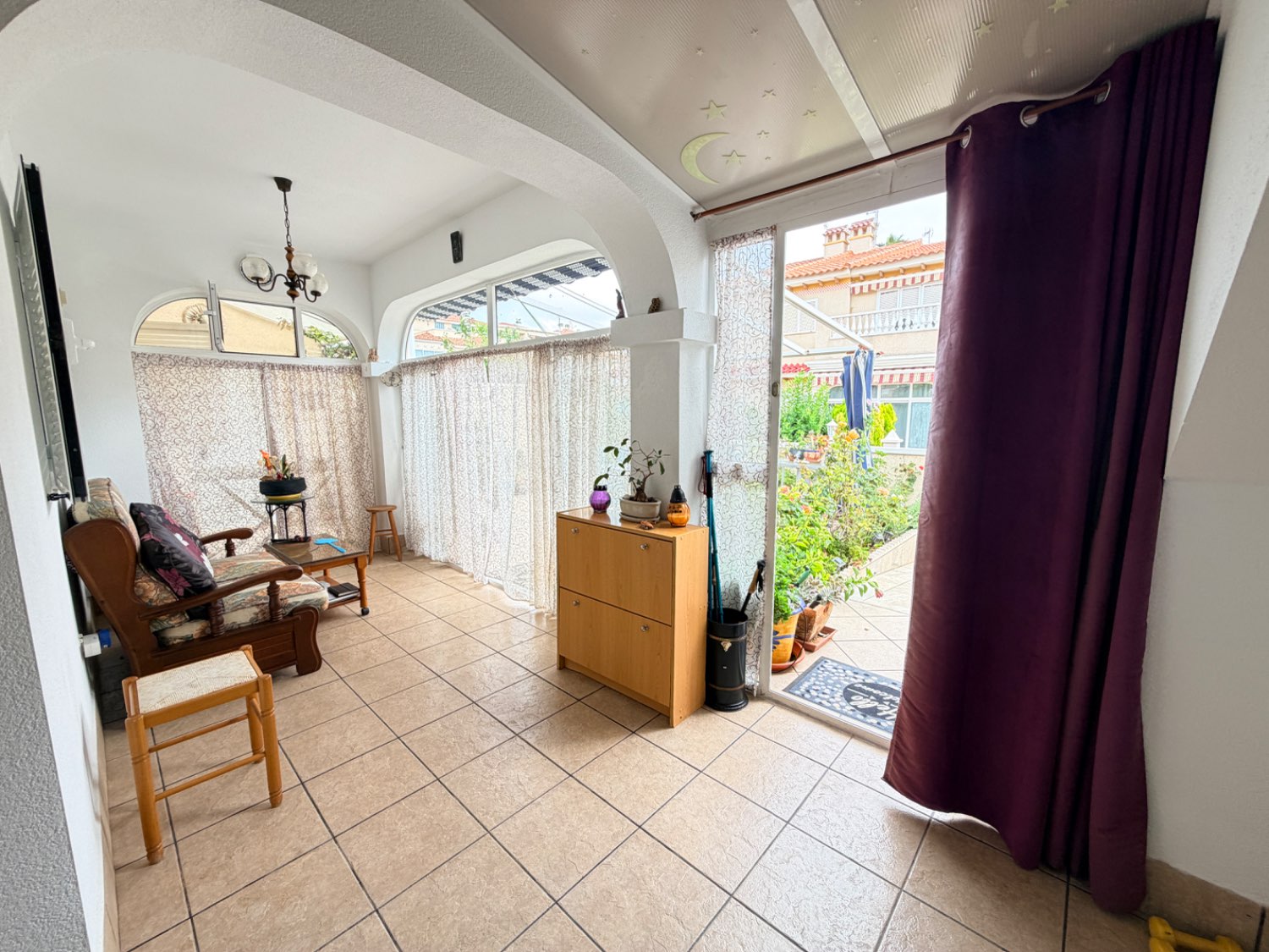 Apartamento en planta bajas de 2 dormitorios, 1 baño en Zeniamar