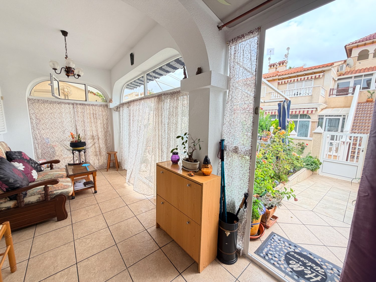 Apartamento en planta bajas de 2 dormitorios, 1 baño en Zeniamar