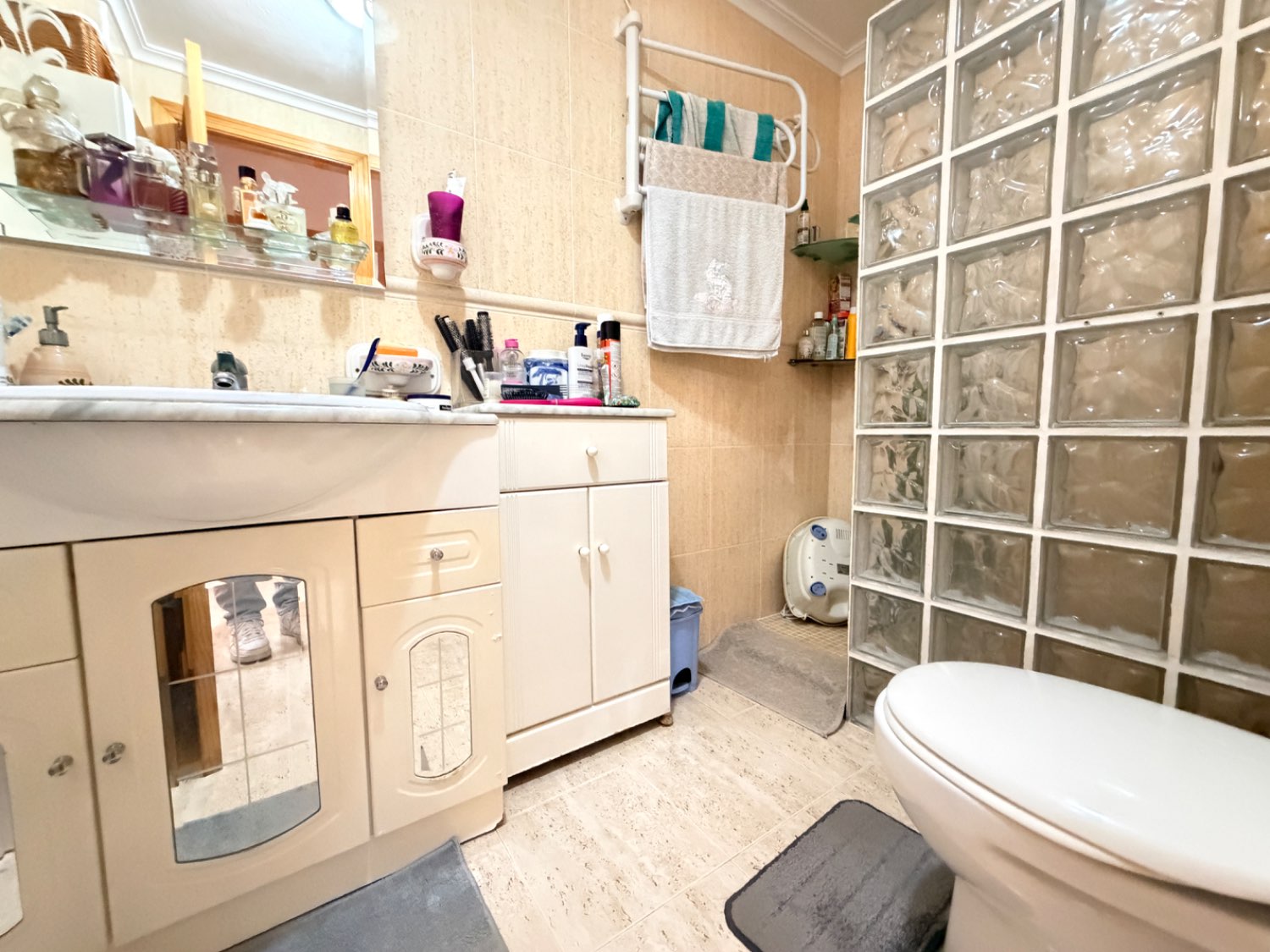 Apartamento en planta bajas de 2 dormitorios, 1 baño en Zeniamar