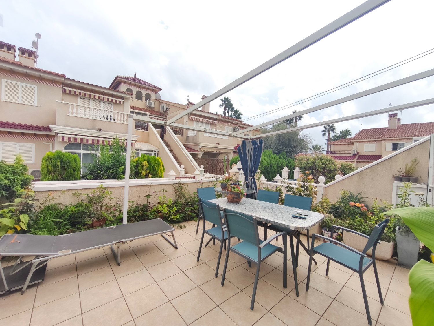 Apartamento en planta bajas de 2 dormitorios, 1 baño en Zeniamar