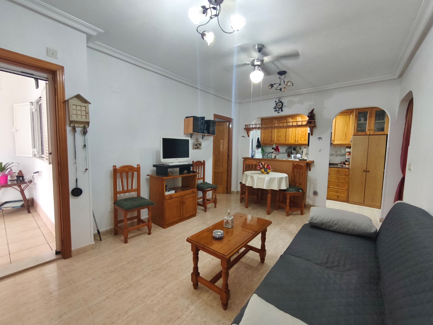 Apartamento en planta bajas de 2 dormitorios, 1 baño en Zeniamar