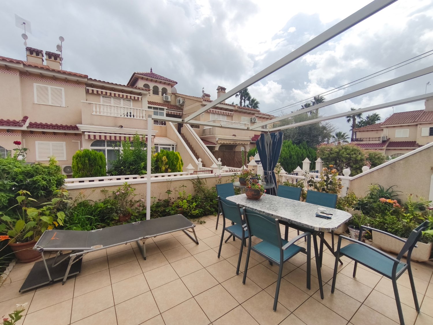 Apartamento en planta bajas de 2 dormitorios, 1 baño en Zeniamar