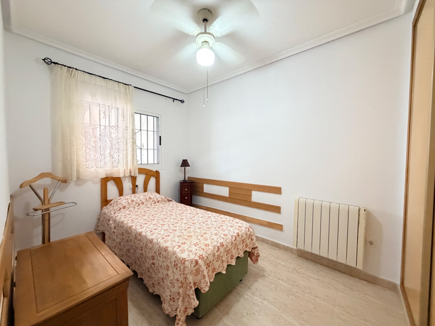 Apartamento en planta bajas de 2 dormitorios, 1 baño en Zeniamar