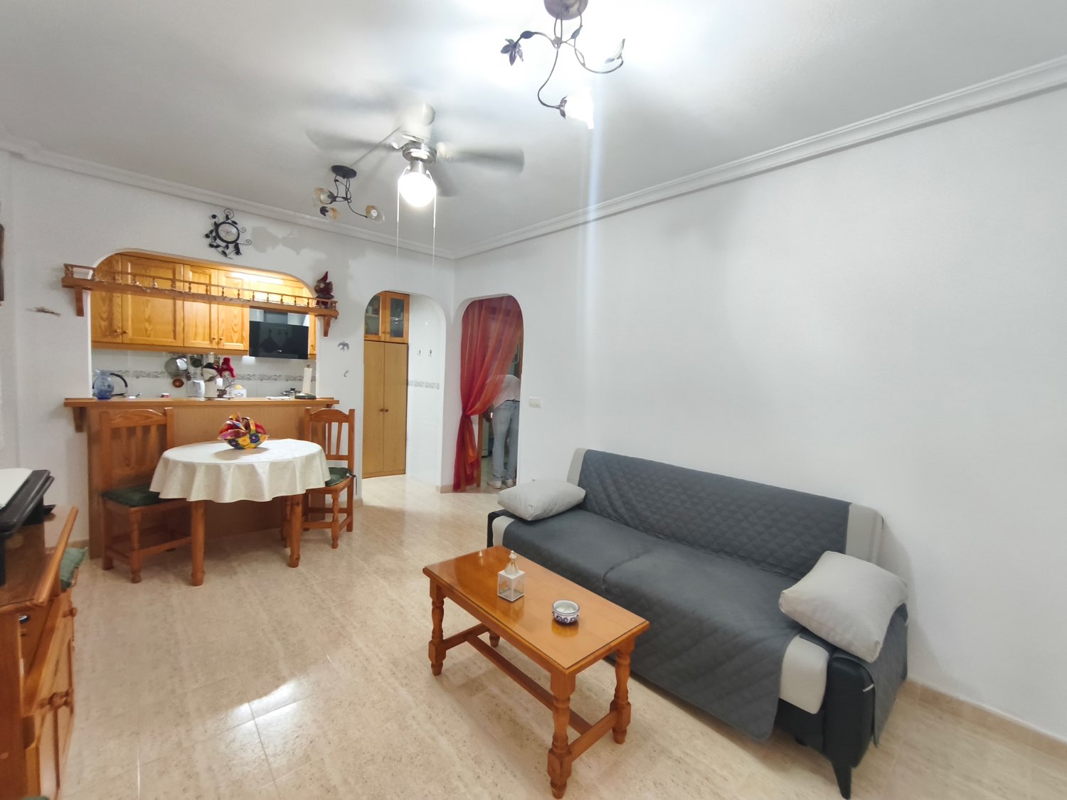 Apartamento en planta bajas de 2 dormitorios, 1 baño en Zeniamar