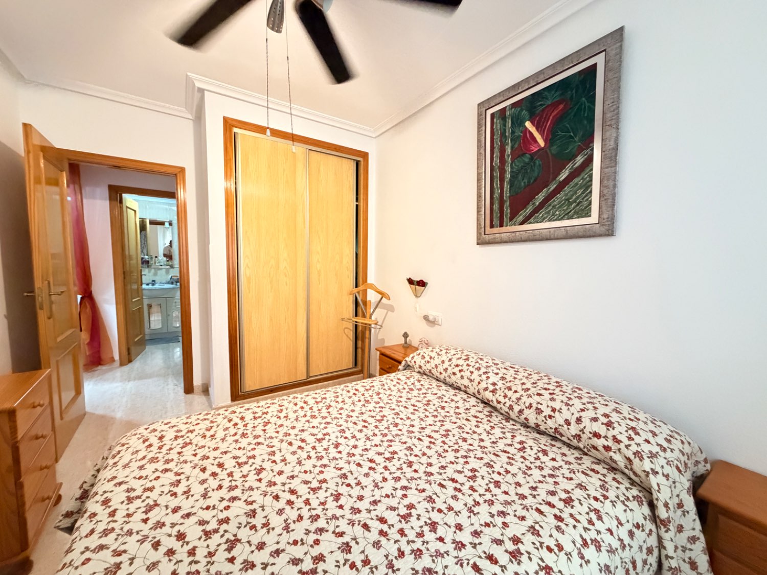 Apartamento en planta bajas de 2 dormitorios, 1 baño en Zeniamar