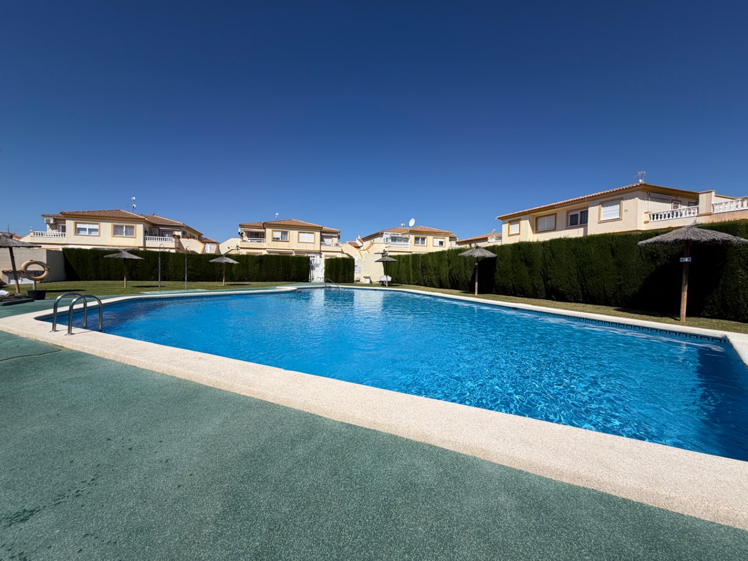 Apartamento en planta baja de 2 dormitorios 1 baño en playa flamenca