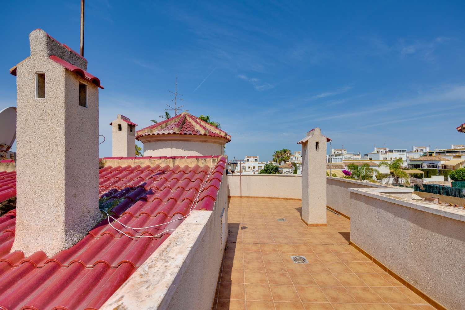Espaciosa villa independiente de 3 dormitorios con piscina privada y gran parcela
