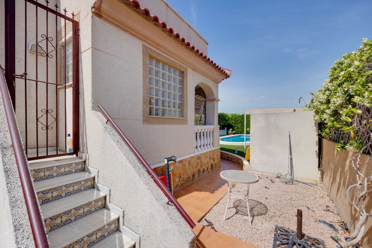 Espaciosa villa independiente de 3 dormitorios con piscina privada y gran parcela