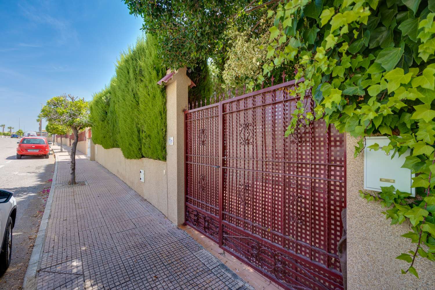 Espaciosa villa independiente de 3 dormitorios con piscina privada y gran parcela