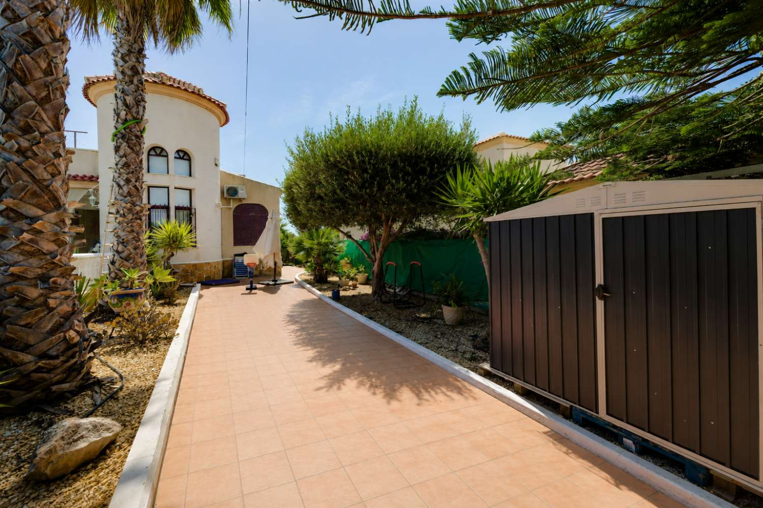 Espaciosa villa independiente de 3 dormitorios con piscina privada y gran parcela