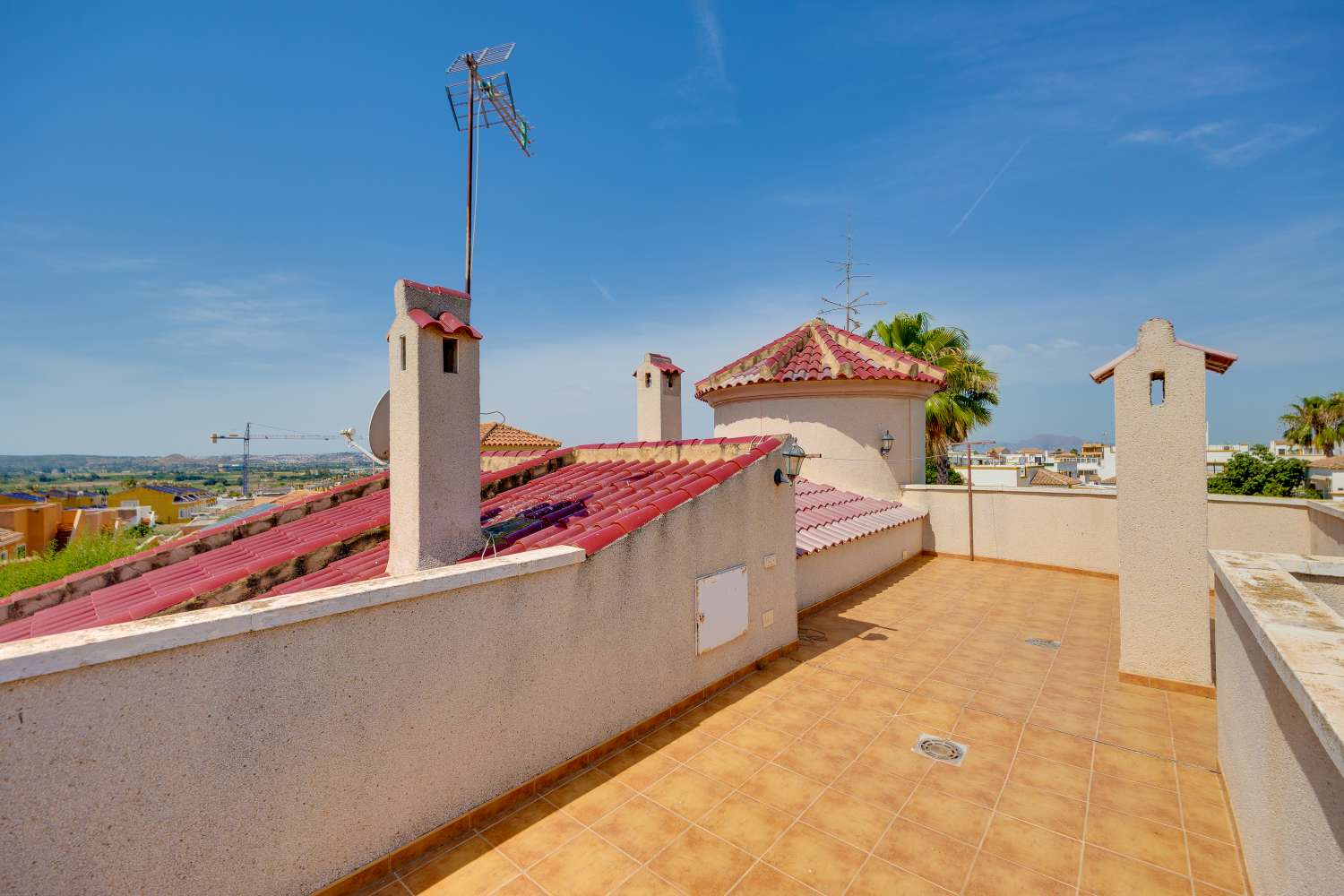 Espaciosa villa independiente de 3 dormitorios con piscina privada y gran parcela