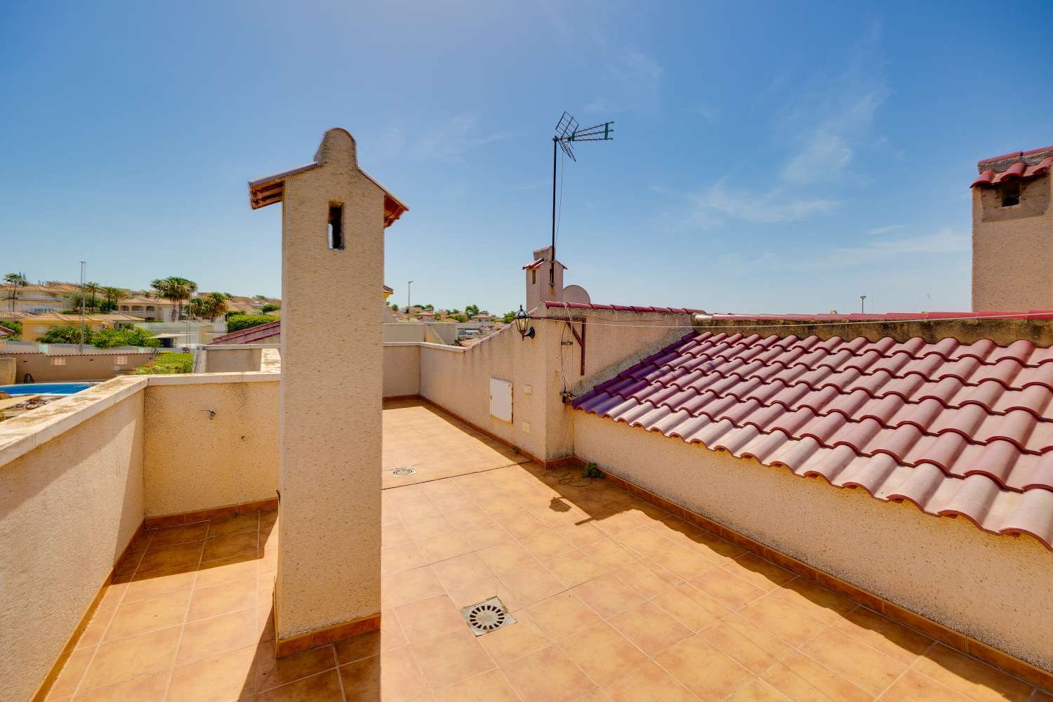 Espaciosa villa independiente de 3 dormitorios con piscina privada y gran parcela