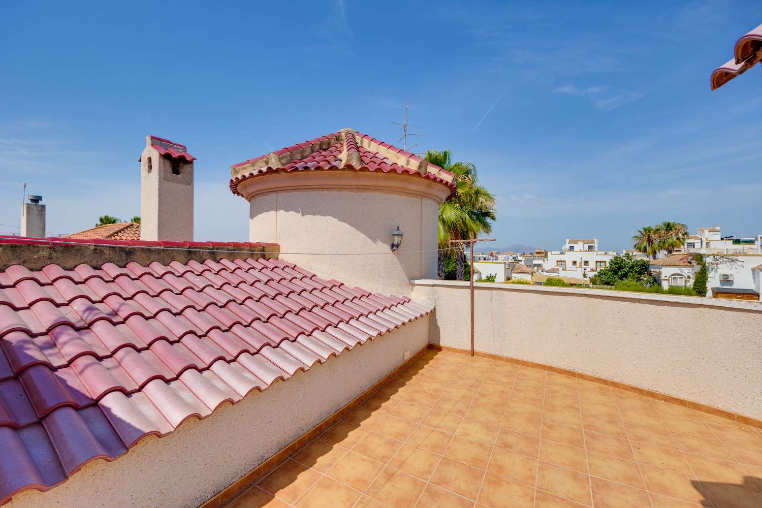 Espaciosa villa independiente de 3 dormitorios con piscina privada y gran parcela