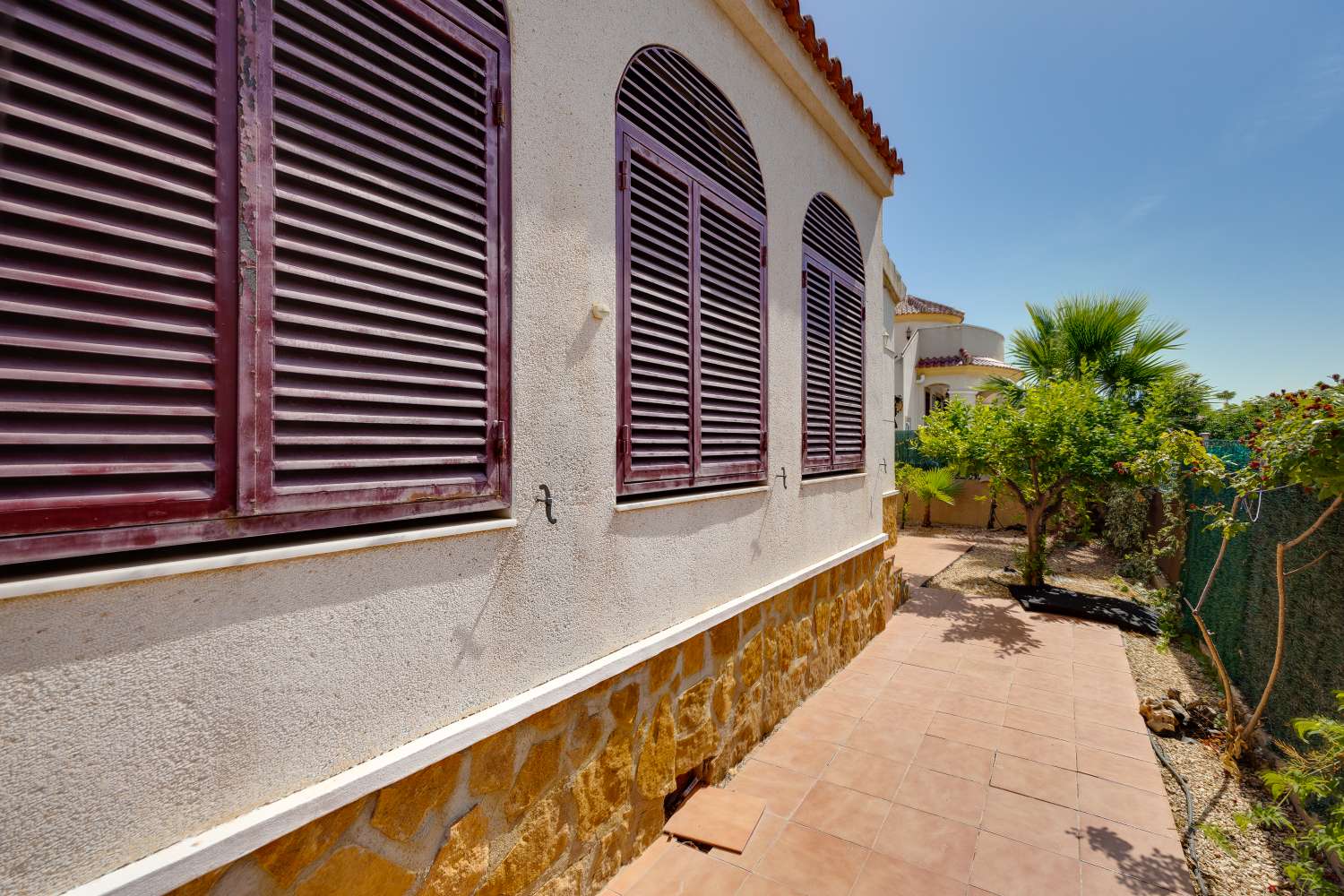 Espaciosa villa independiente de 3 dormitorios con piscina privada y gran parcela
