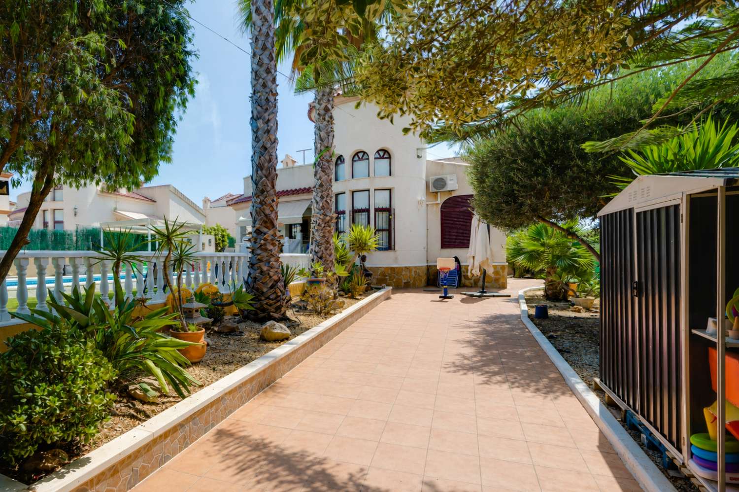 Espaciosa villa independiente de 3 dormitorios con piscina privada y gran parcela