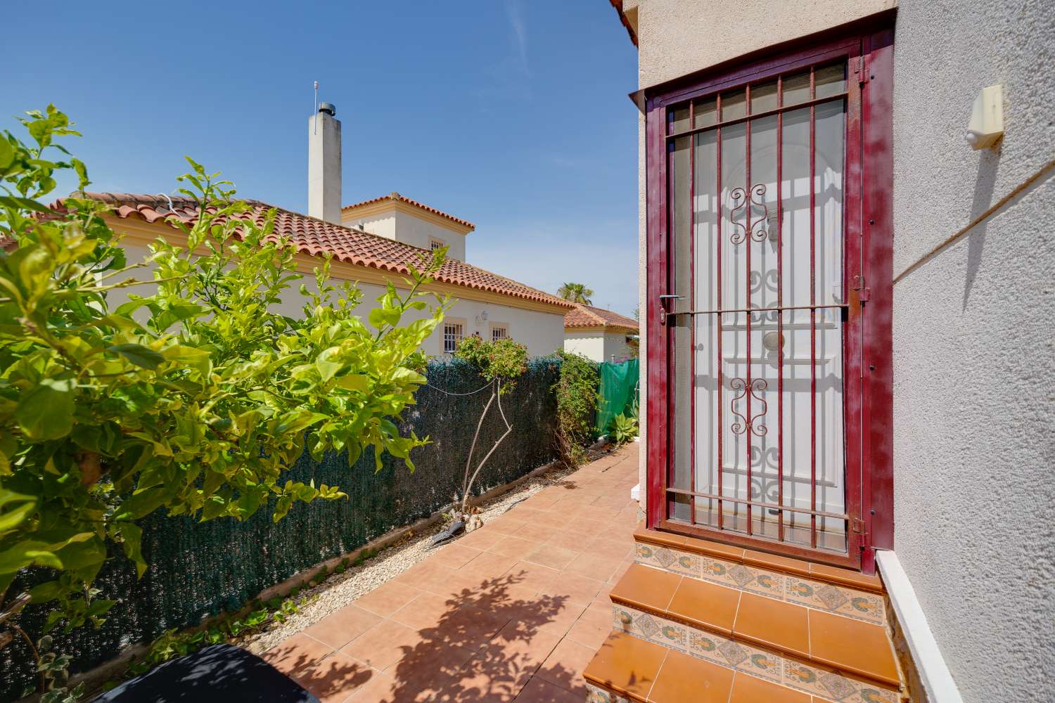 Espaciosa villa independiente de 3 dormitorios con piscina privada y gran parcela