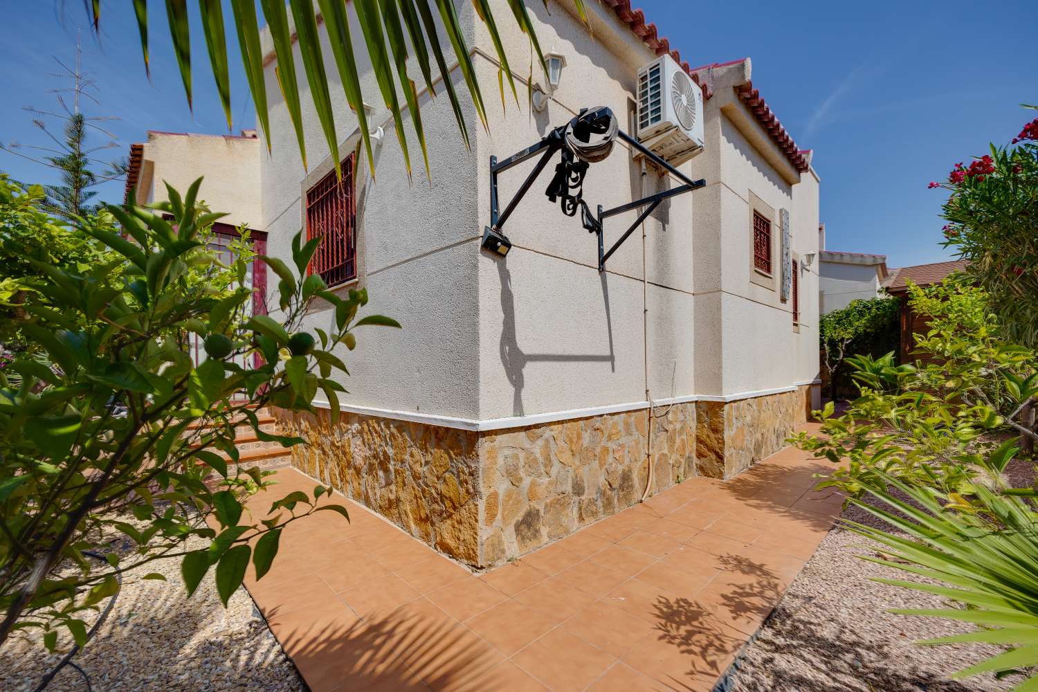 Espaciosa villa independiente de 3 dormitorios con piscina privada y gran parcela