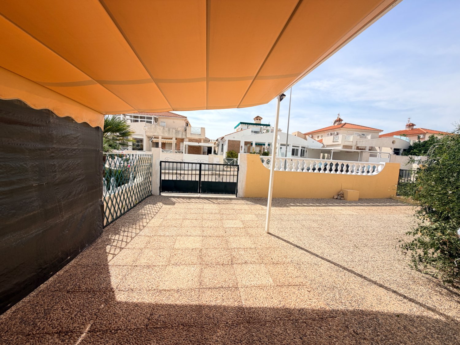 Duplex de 3 dormitorios, 2 baños , piscina privada en el corazón de la Zenia.