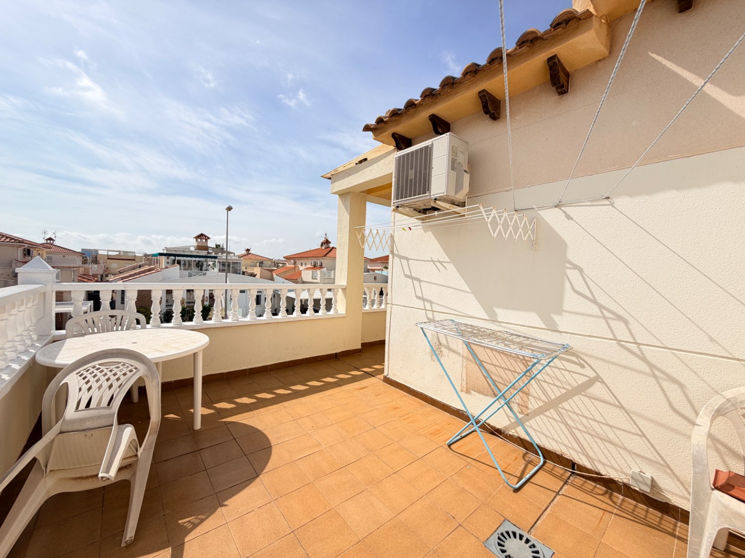 Duplex de 3 dormitorios, 2 baños , piscina privada en el corazón de la Zenia.