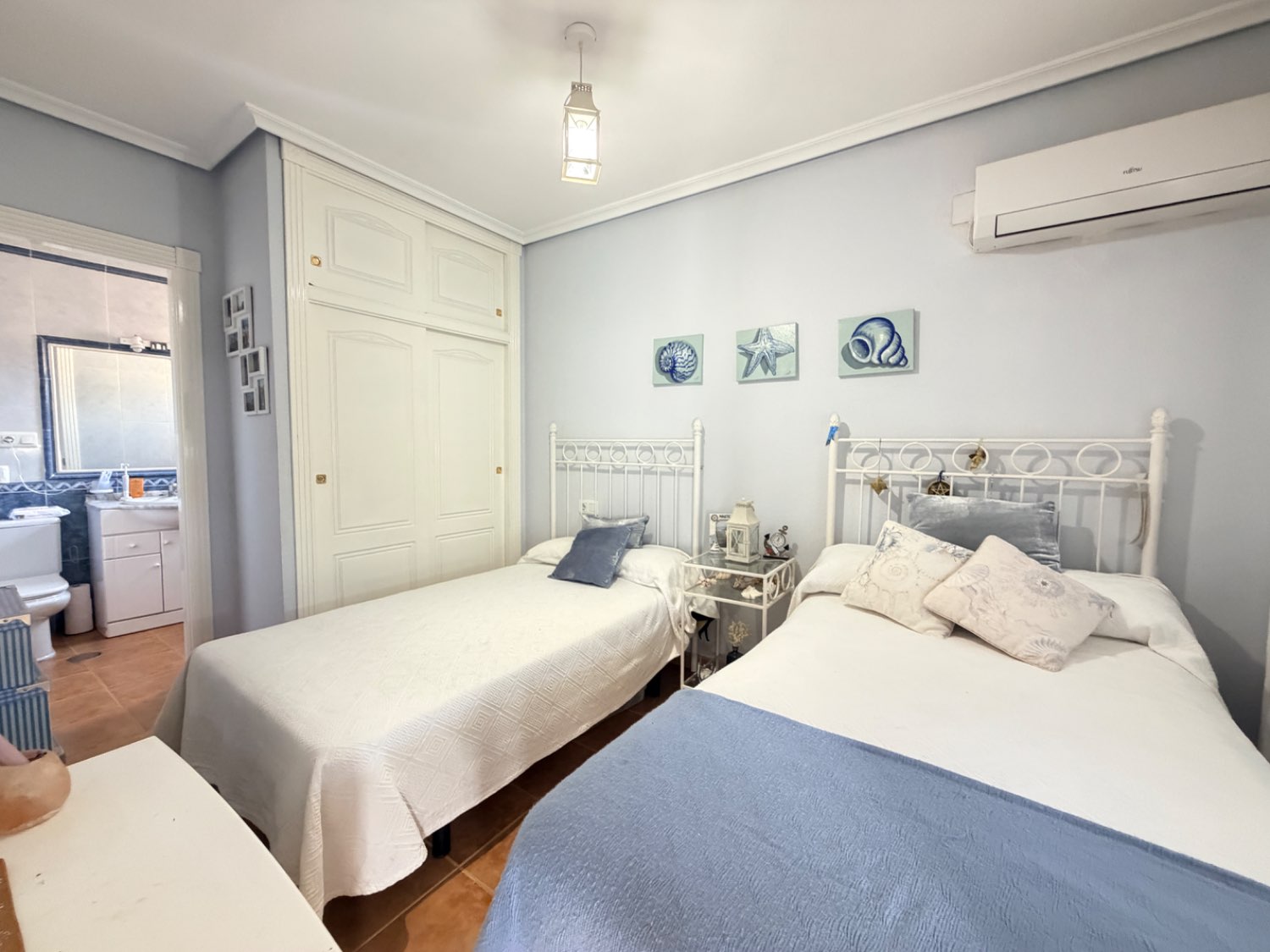 Duplex de 3 dormitorios, 2 baños , piscina privada en el corazón de la Zenia.