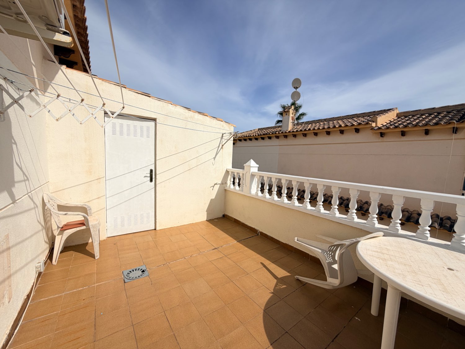 Duplex de 3 dormitorios, 2 baños , piscina privada en el corazón de la Zenia.
