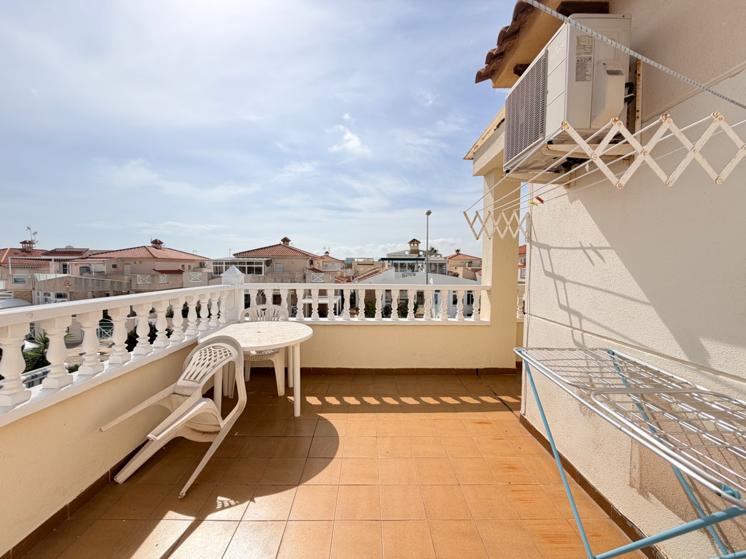 Duplex de 3 dormitorios, 2 baños , piscina privada en el corazón de la Zenia.