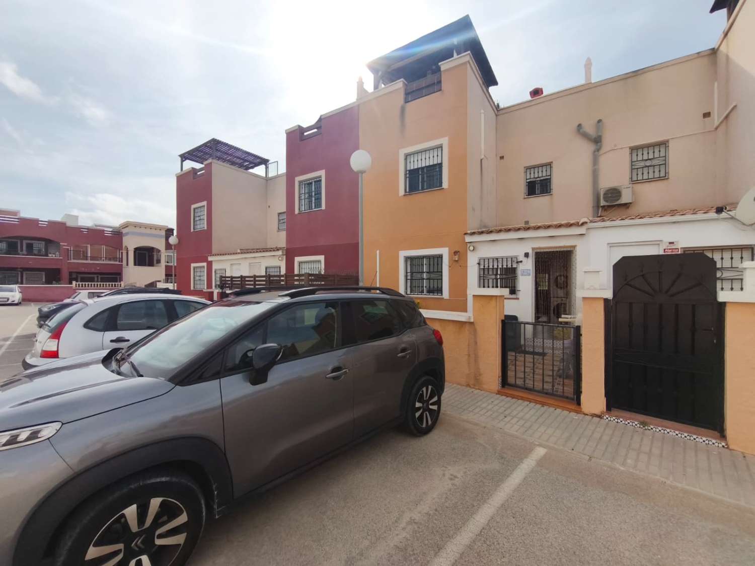 Acogedora vivienda en planta baja de 2 dormitorios y 2 baños