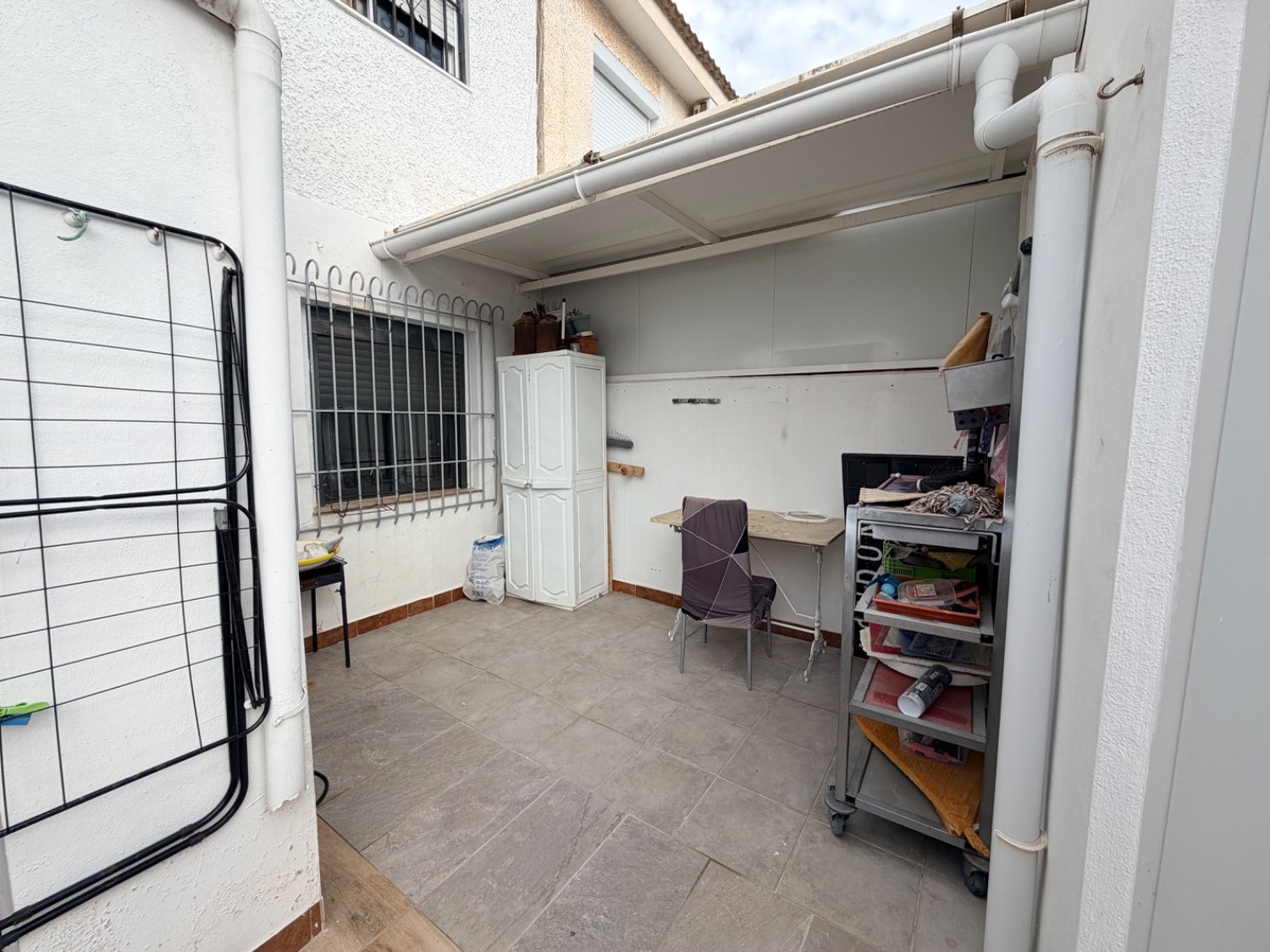 Apartamento en planta baja con doble jardín ,2 dormitorios , 1 baño en nueva Torrevieja