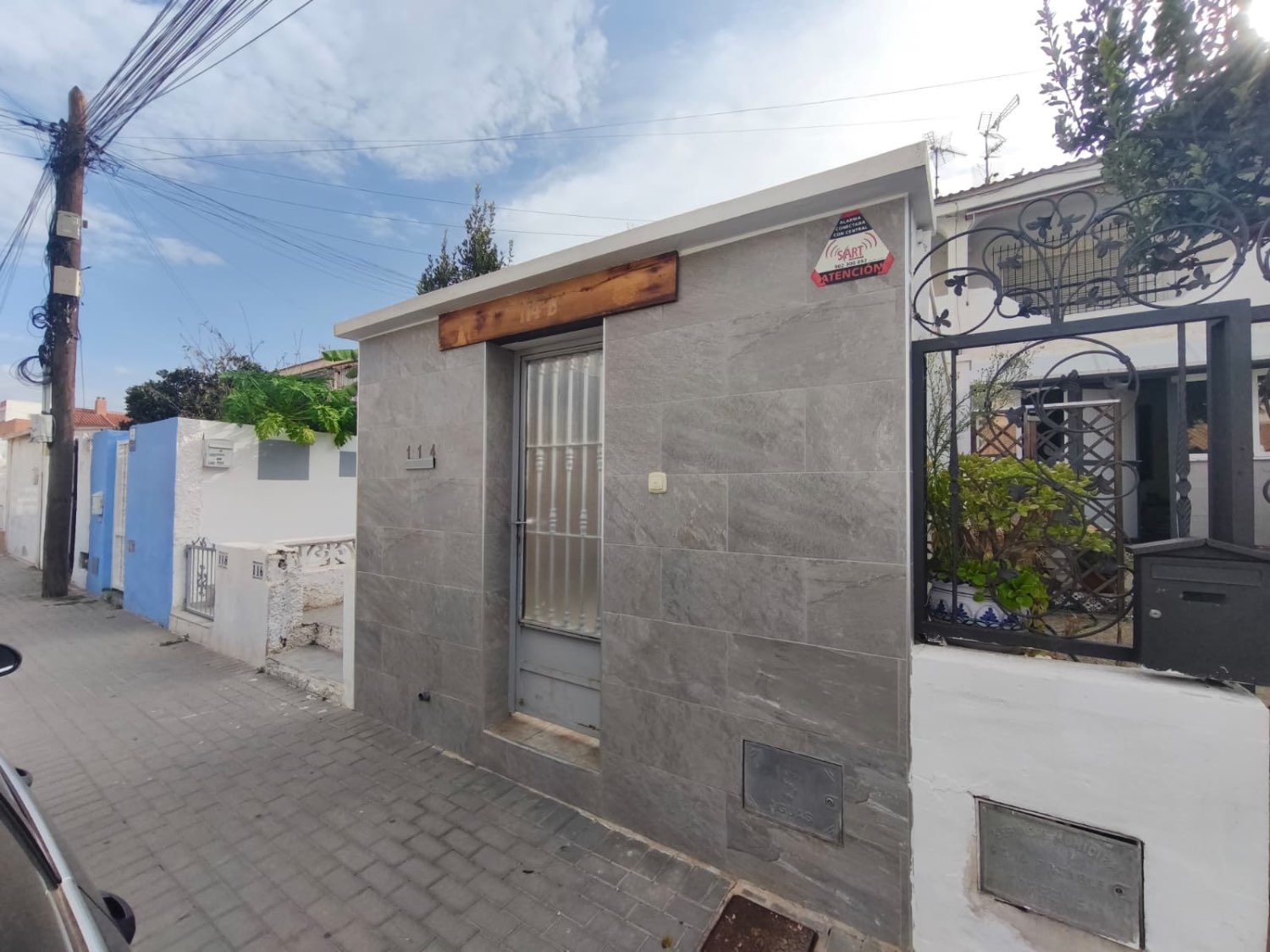 Apartamento en planta baja con doble jardín ,2 dormitorios , 1 baño en nueva Torrevieja