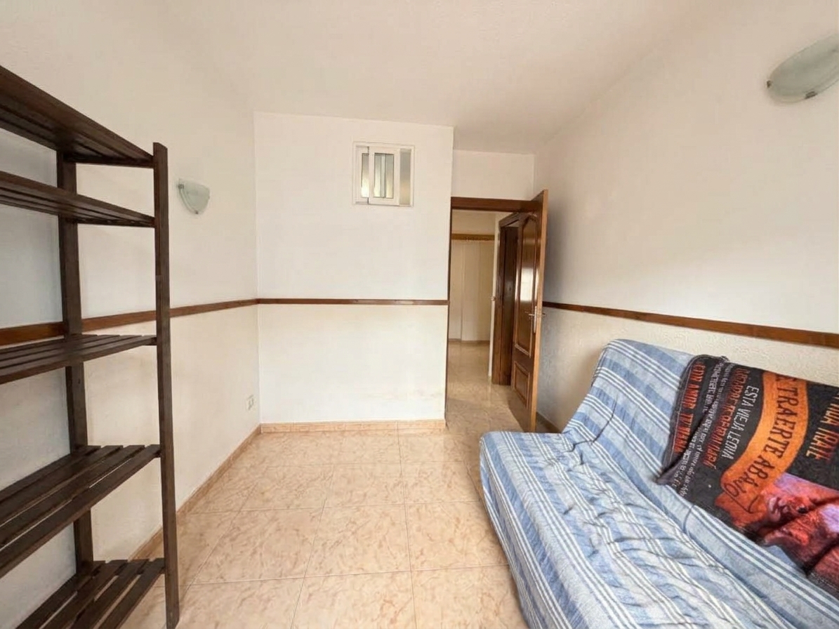 Apartamento en planta baja con doble jardín ,2 dormitorios , 1 baño en nueva Torrevieja