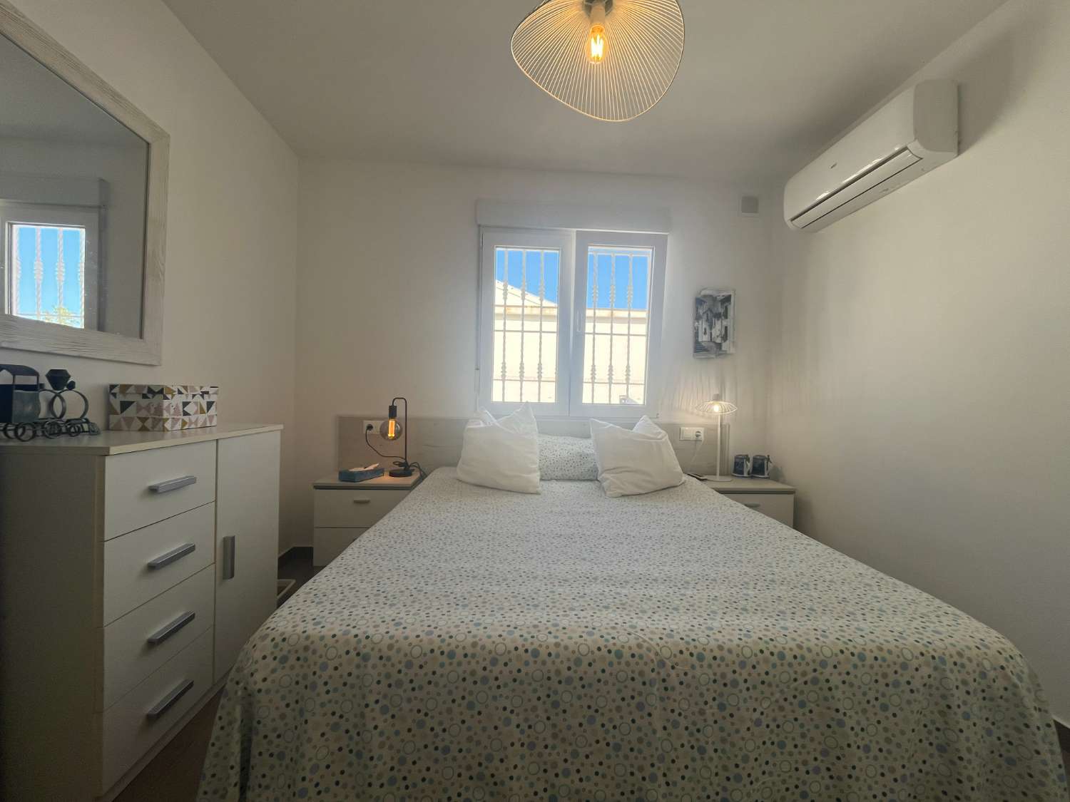 Casa moderna de 3 dormitorios con piscina privada, jardín y solario