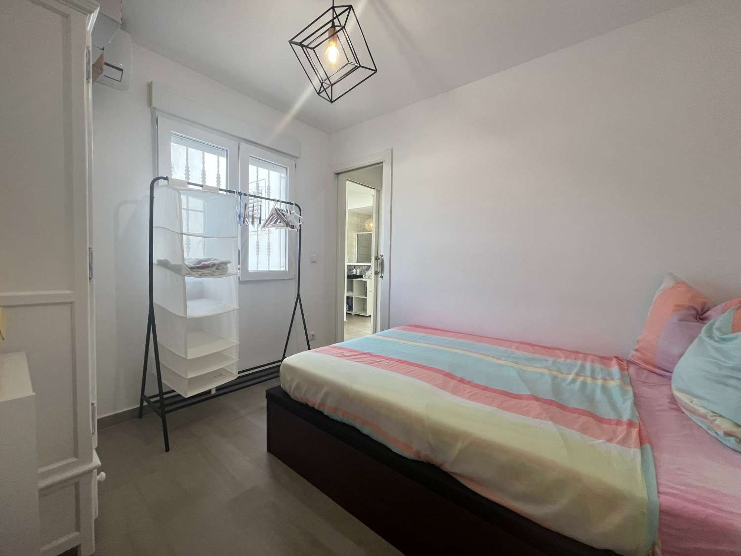 Casa moderna de 3 dormitorios con piscina privada, jardín y solario