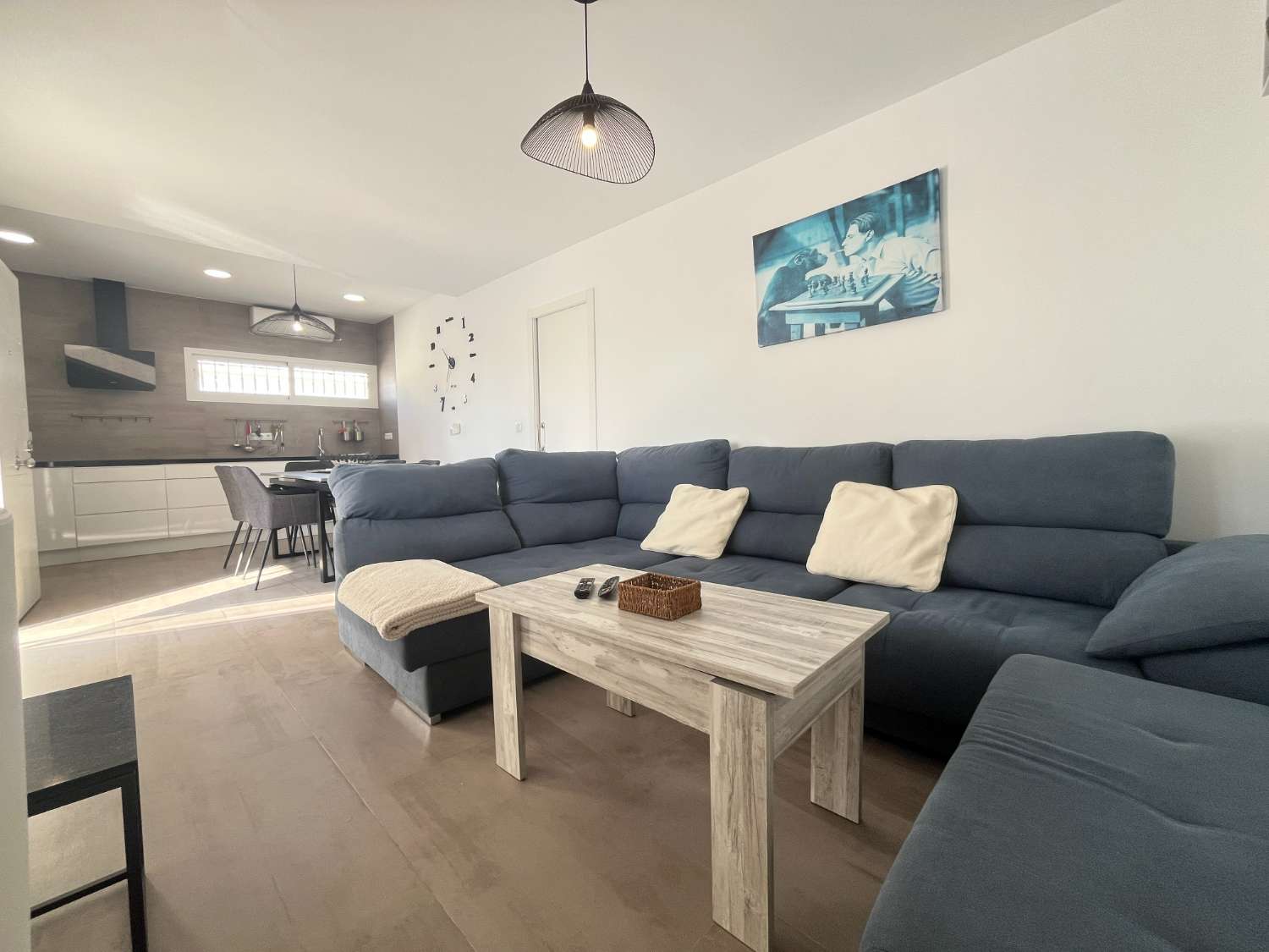 Casa moderna de 3 dormitorios con piscina privada, jardín y solario