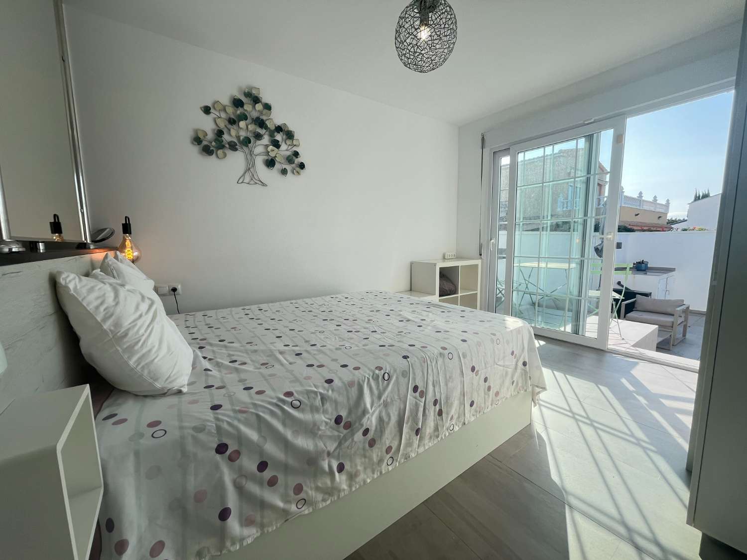 Casa moderna de 3 dormitorios con piscina privada, jardín y solario