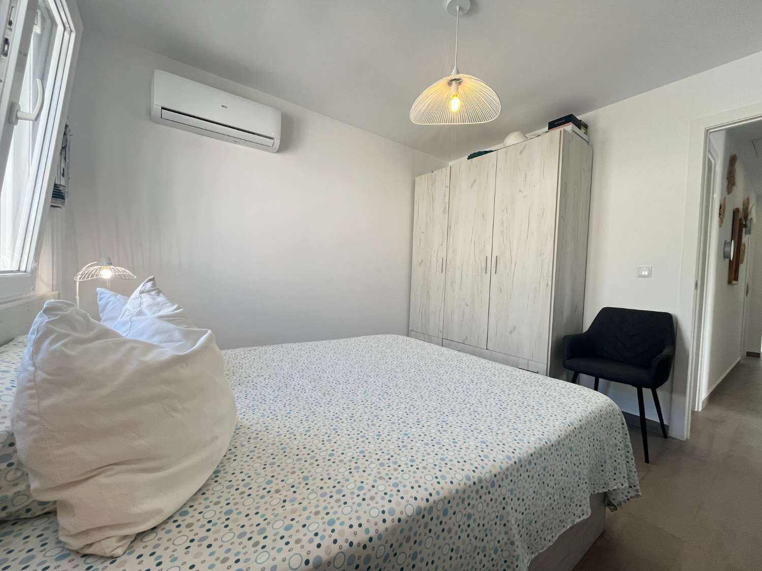 Casa moderna de 3 dormitorios con piscina privada, jardín y solario