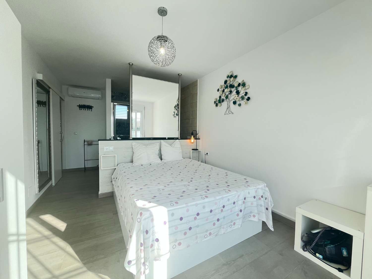 Casa moderna de 3 dormitorios con piscina privada, jardín y solario